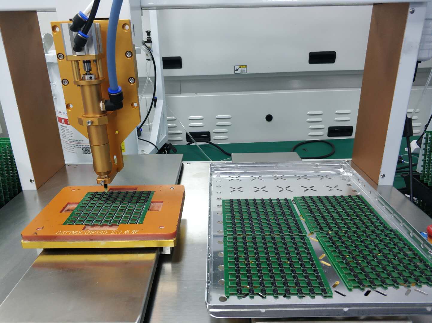 環(huán)氧樹(shù)脂灌封膠點(diǎn)膠加工 環(huán)氧樹(shù)脂灌封膠點(diǎn)膠加工